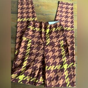 OFFLINE AERIE Real Me High Rise Maroon Tan Yellow houndstooth pattern leggings